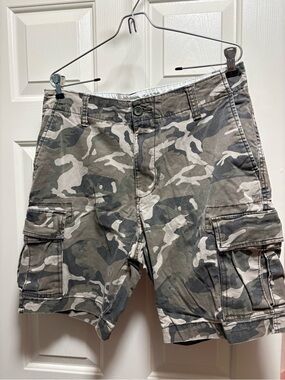 Old Navy Men's Gray Green Camo Cargo Shorts